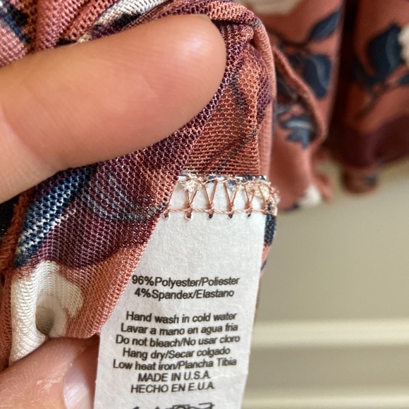 Absolutely stunning floral cold shoulder top in size M - Picture 5 of 9